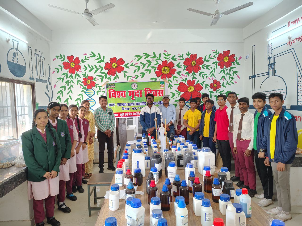 Eklavya Model Residential School Students Doing Practical In The Bhoring Lab